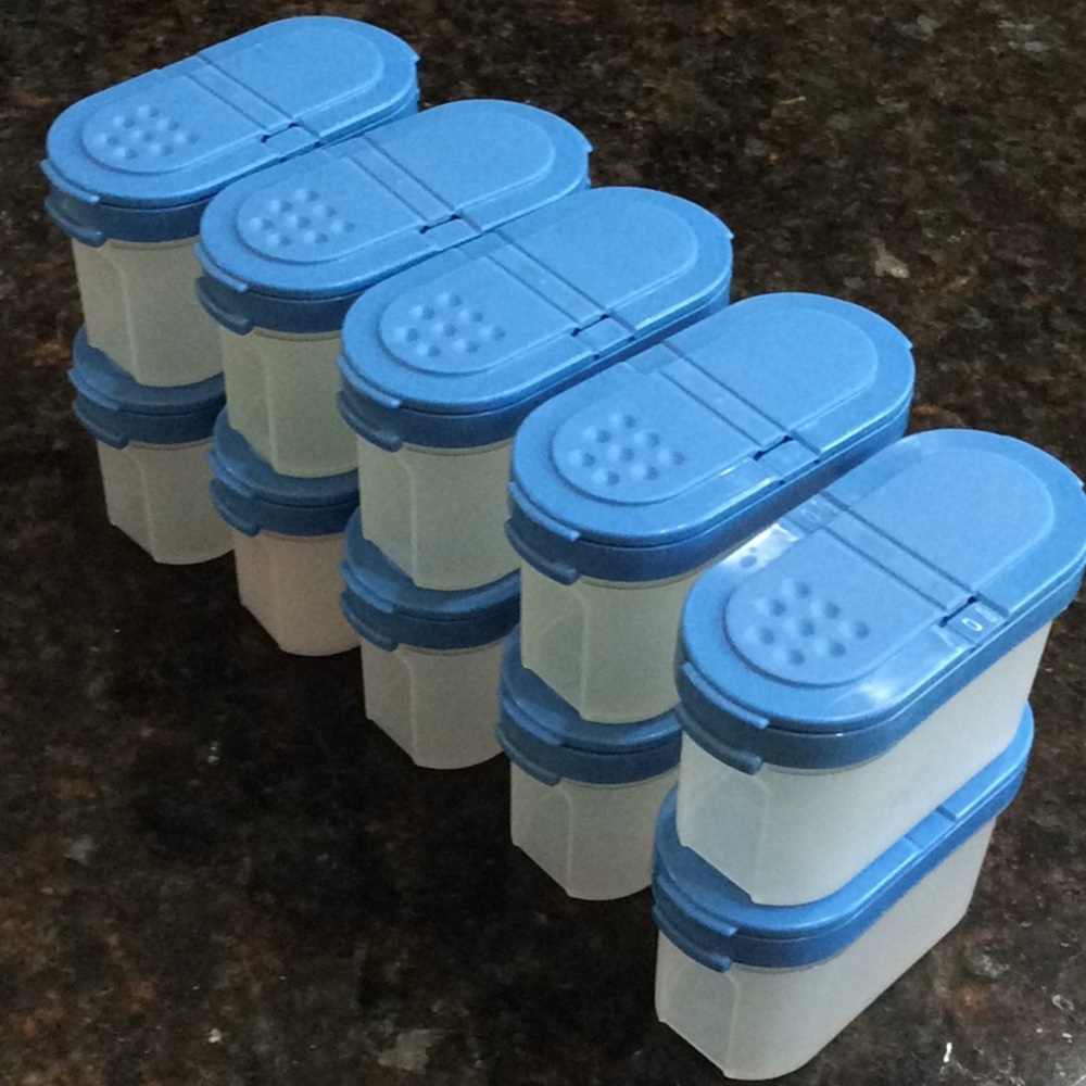 VTG 80’s Tupperware Spice Shaker Containers - 10